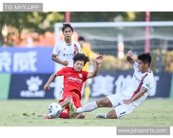 中乙联赛第30轮上海海港富盛经开队与温州俱乐部中胤队战成平局精彩对决